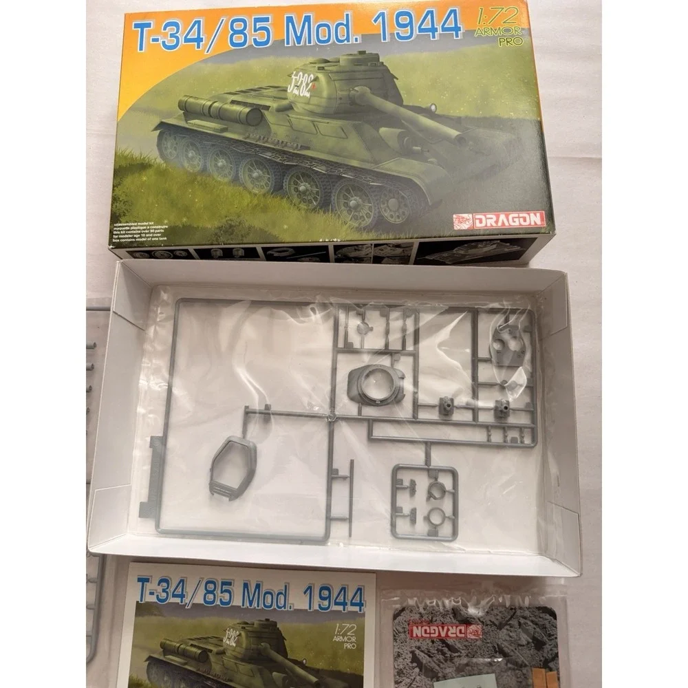 Dragon 7269 T-34/85 Mod. 1944 Armor Pro 1/72 Scale Model Kit Open Box